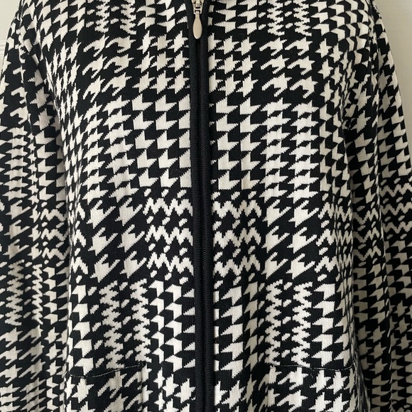 Chicos | Silk Cotton Hoodie Sweater. Houndstooth. Size Medium. Loungewear Relax - Picture 2 of 7